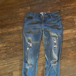 Size 8 curvy jeans… bought from kato barely worn maybe 5 times